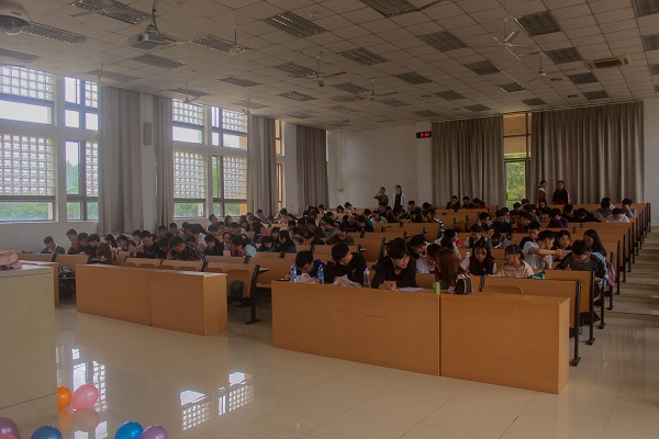 【记者团】181014推理大赛庒培霖3